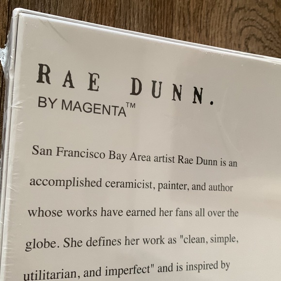 Rae Dunn Holiday Pets 1000 piece puzzle approx 27.5”X19.6”New, sealed - Picture 16 of 17